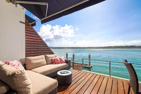 Riverfront Apartment, Perfect Location - Kawana Tourism 3