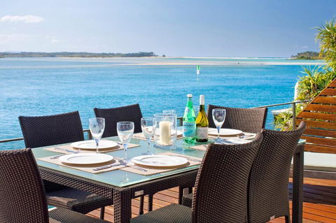 Riverfront Apartment, Perfect Location - Kawana Tourism 0
