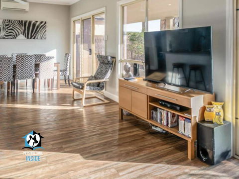 Renovated Beautiful Holiday Home With A Private Beach & Stunning Views! - Kawana Tourism 2