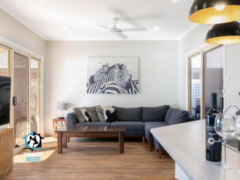 Renovated Beautiful Holiday Home With A Private Beach & Stunning Views! - Kawana Tourism 3
