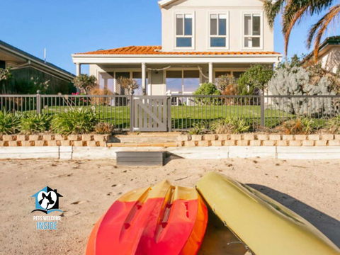 Renovated Beautiful Holiday Home With A Private Beach & Stunning Views! - Kawana Tourism 1