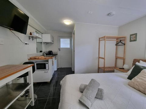 Redcliffe Homestay - Kawana Tourism 0