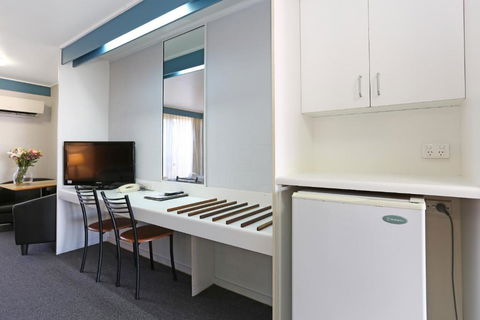 Reef Resort Motel - Kawana Tourism 1