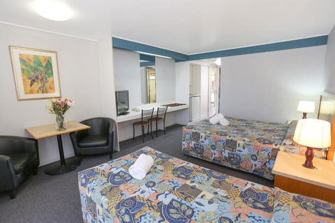 Reef Resort Motel - Kawana Tourism 2