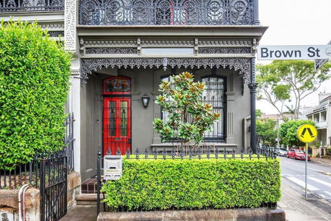 Refined Paddington Corner Terrace With Parking - Kawana Tourism 0