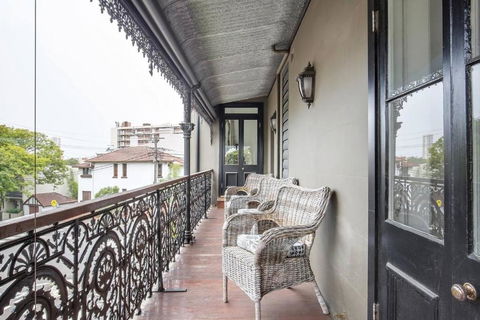 Refined Paddington Corner Terrace With Parking - Kawana Tourism 3