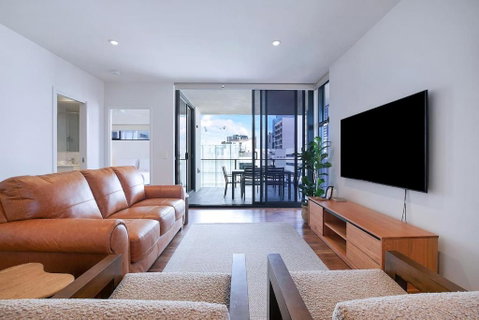 Regatta Hideaway - A Breezy Balcony Residence - Kawana Tourism 0