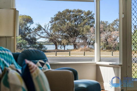 Relax At Dawesville Estuary - Kawana Tourism 1