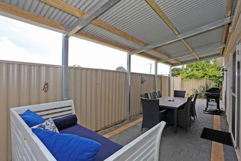 Relax At Falcon By The Bay - Kawana Tourism 3