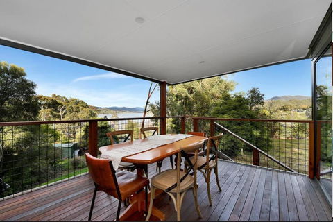 Relax At Goughs Bay - Kawana Tourism 0