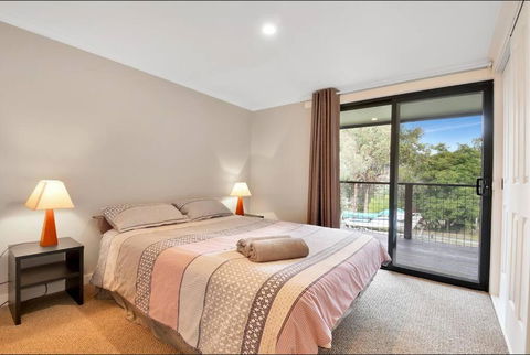 Relax At Goughs Bay - Kawana Tourism 1
