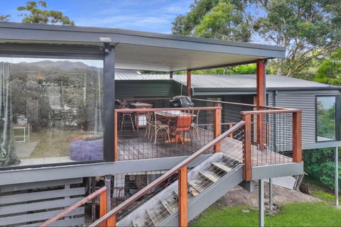 Relax At Goughs Bay - Kawana Tourism 3