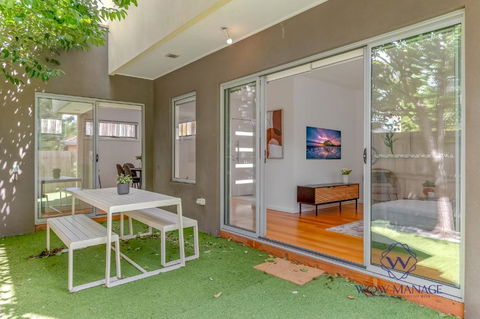 Relaxing Getaway Oasis With Patio In Charming Kew - Kawana Tourism 1