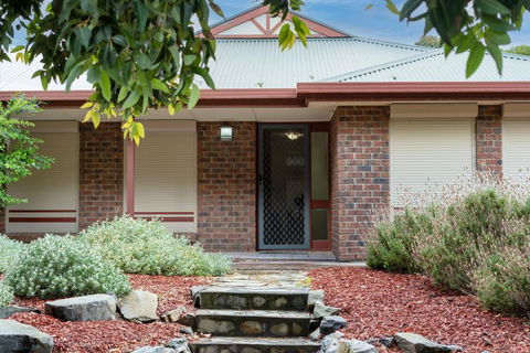 Relaxing Holiday Home Pets Are Welcome - Kawana Tourism 0