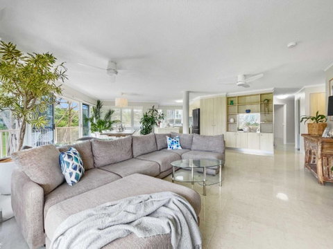 Relaxing Ocean View Apartment In Buddina - Kawana Tourism 0