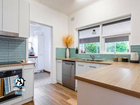 Renovated 3BR One Street To Beach - Kawana Tourism 3