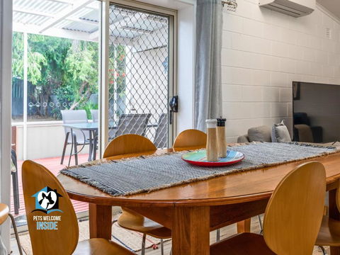 Renovated 3BR One Street To Beach - Kawana Tourism 2