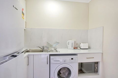 Renovated Stylish Studio - Kawana Tourism 3