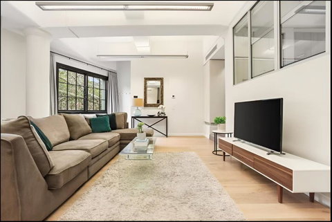 Renovated Warehouse Conversion In Heart Of Sydney - Kawana Tourism 1