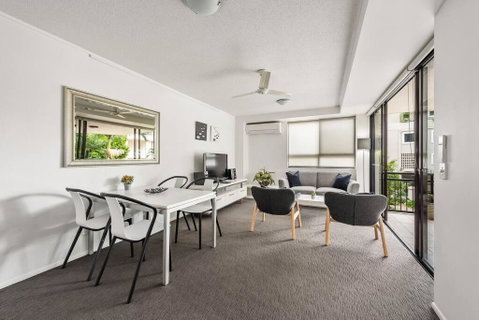 Resort Living - 10mins CBD - 2Bed / 2Bath / 1Car - Kawana Tourism 0
