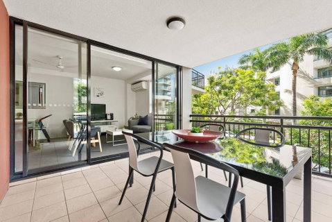 Resort Living - 10mins CBD - 2Bed / 2Bath / 1Car - Kawana Tourism 2