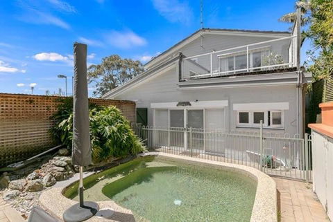 Resort Living Coogee - Kawana Tourism 0