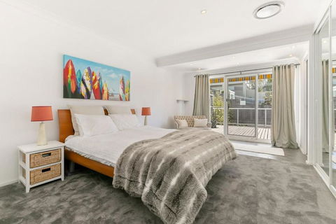 Resort Living Coogee - Kawana Tourism 1