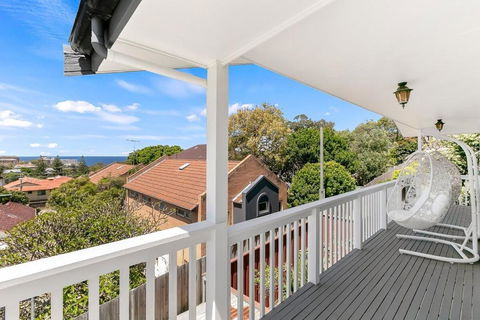 Resort Living Coogee - Kawana Tourism 2