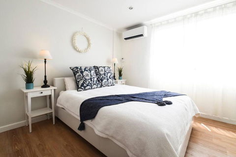 Resort-style Coastal Living With Balcony & Pool - Kawana Tourism 1