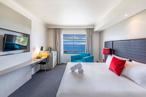 Resort Style King Pad With Sparkling Sea Views - Kawana Tourism 2