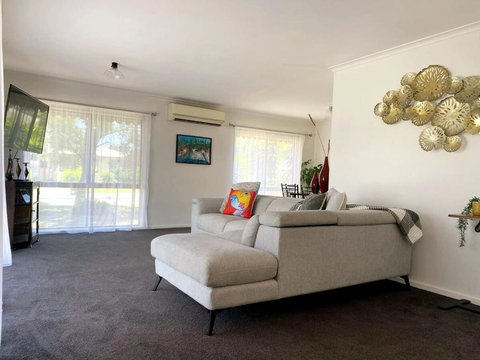 Retreat On Roe - Kawana Tourism 0