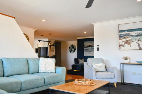 Retreat To Marlin - Kawana Tourism 3