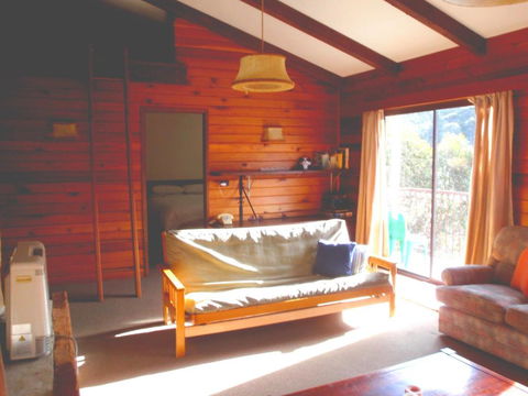 Retro 2 Bedroom Apartment - Kawana Tourism 2