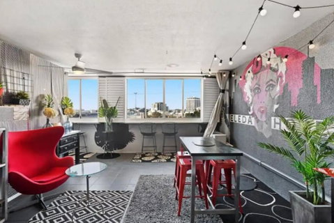 Retro Chic Vibes, Tropical Pool & Prime Location - Kawana Tourism 0