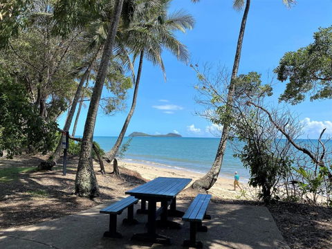 Ribbons Beachfront Apartments Clifton Beach - Kawana Tourism 3