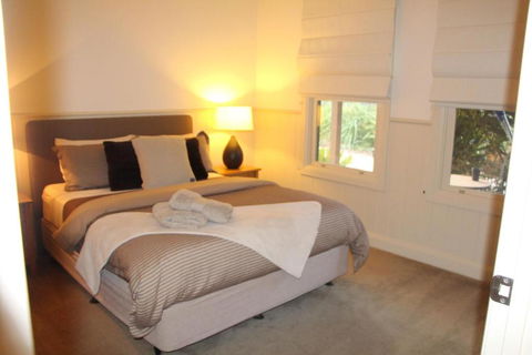 River Rock Cottage Centrally Located And Dog Friendly - Kawana Tourism 1