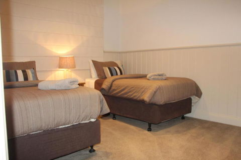 River Rock Cottage Centrally Located And Dog Friendly - Kawana Tourism 2