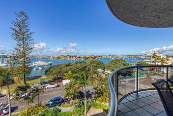 Riverdance Apt. 17 with Kawana Tourism