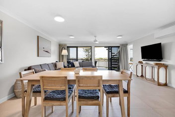 Riverdance Apt. 22 (Penthouse) with Kawana Tourism