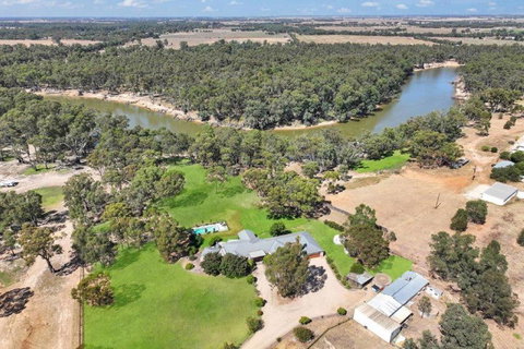 Riverlyne - Riverfront Holiday Home - Kawana Tourism 0