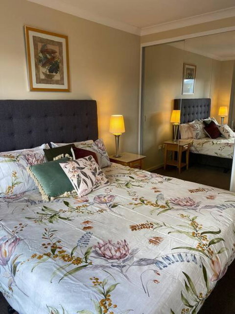 RIVERSIDE CITY VIEW PARKING NETFLIX WIFI WINE FREE - Kawana Tourism 1