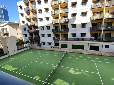 RIVERSIDE CITY VIEW PARKING NETFLIX WIFI WINE FREE - Kawana Tourism 3