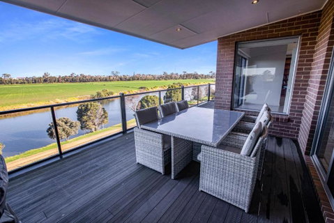 Riverside Haven - Kawana Tourism 0
