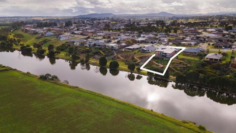 Riverside Haven - Kawana Tourism 1