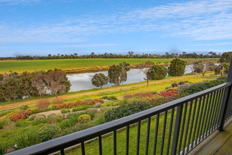 Riverside Haven - Kawana Tourism 3