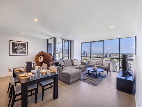 Riverview 2BR Delicate Apt, 1min To Train Station - Kawana Tourism 0