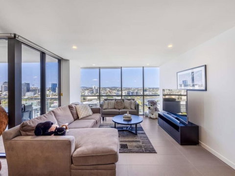 Riverview 2BR Delicate Apt, 1min To Train Station - Kawana Tourism 1