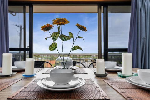 Riverview Holiday Villa - Kawana Tourism 0