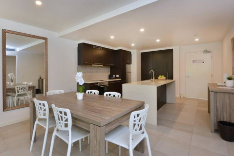 Resort-style Swim Out - A True Tropical Oasis - Kawana Tourism 3