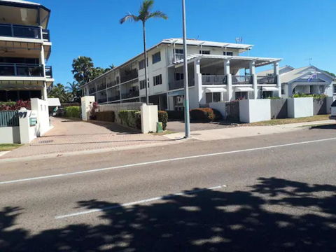 Residential Two-bedroom Unit On The Strand, Self-check In, Wi-fi - Kawana Tourism 3